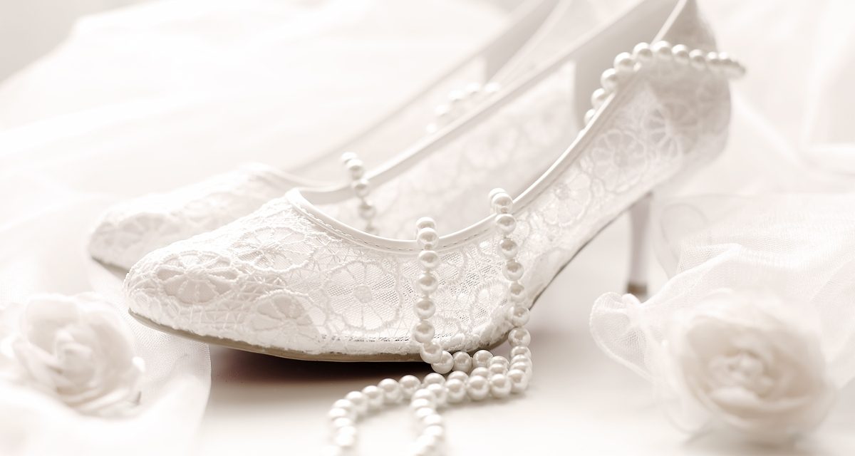 Gyönyörű menyasszonyi cipők